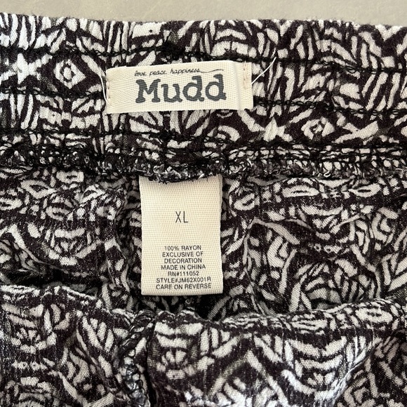 BOHO Youth XL/Ladies S shorts - Picture 2 of 3